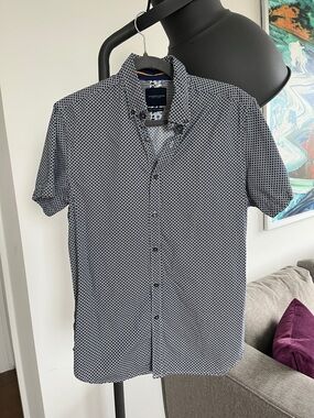 Men’s Denim & Flower Ricky Singh Short Sleeve Button Down (Size Small)